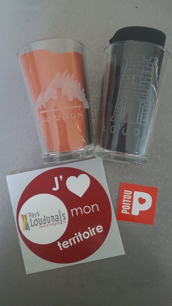 ChrisGravure's tweet photo. Si vous passez par Loudun ou Monts sur guesnes, pourquoi ne pas ramener un souvenir made in Chris'gravure 😉 #artisan #cadeaux #madeinfrance #poitiers #poitou #vienne86 @MarquePoitou @Loudunet @tourisme_loudun  @Annuaire_Poitou @lecoindescrea @OTMonts @ATV86 @departement86 https://t.co/6F9cbDl3z7
