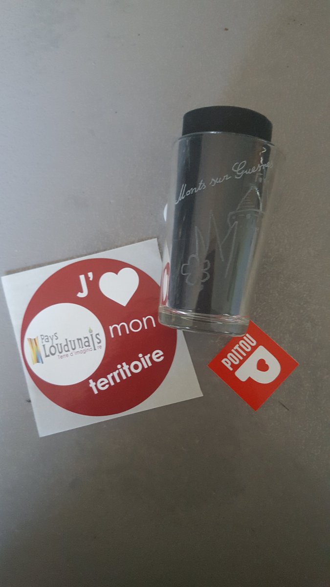 ChrisGravure's tweet photo. Si vous passez par Loudun ou Monts sur guesnes, pourquoi ne pas ramener un souvenir made in Chris'gravure 😉 #artisan #cadeaux #madeinfrance #poitiers #poitou #vienne86 @MarquePoitou @Loudunet @tourisme_loudun  @Annuaire_Poitou @lecoindescrea @OTMonts @ATV86 @departement86 https://t.co/6F9cbDl3z7