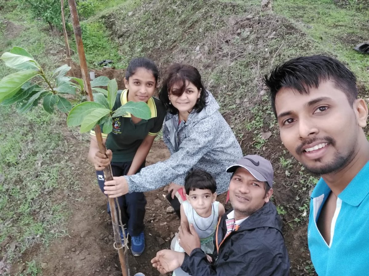 mathur_dilip's tweet photo. @tech_mahindra associate continue to plant 🌲, consequently second Sunday. Associates son celebrate his birthday by planting 🌲 along with his family @C_P_Gurnani @drsatishpai @vrindapisharody @kalpanadivadkar @Abhijit_Lahiri @Harsh_Soin #TechMPune https://t.co/uCYbFuz1UG