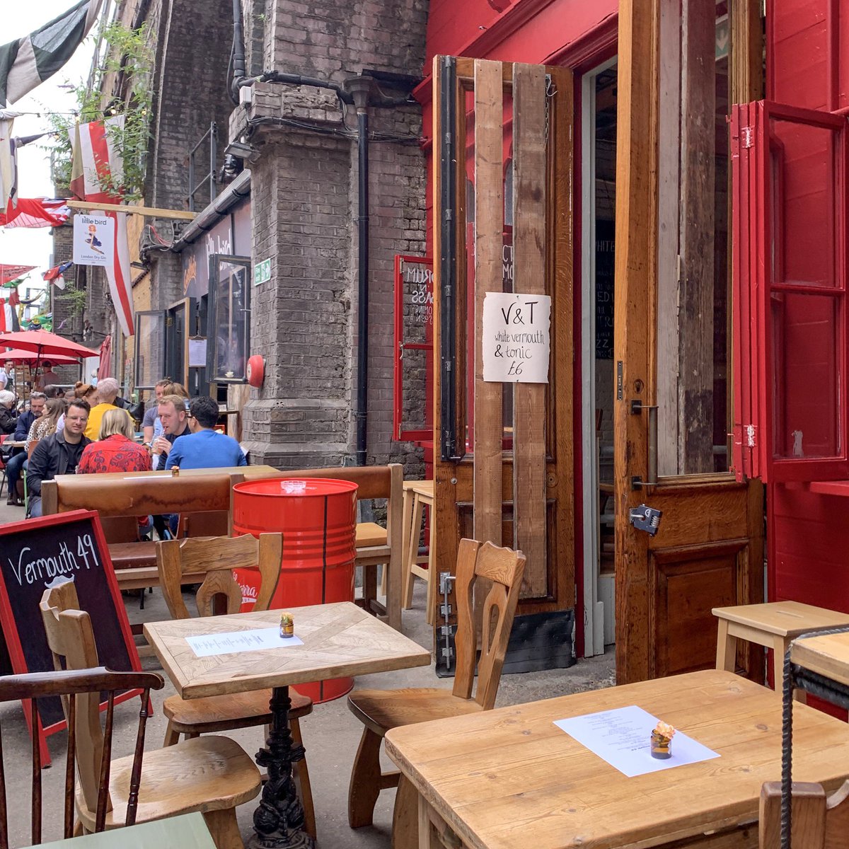 aladyinlondon's tweet image. Lovely day for a trip to London’s Maltby Street Market 💚