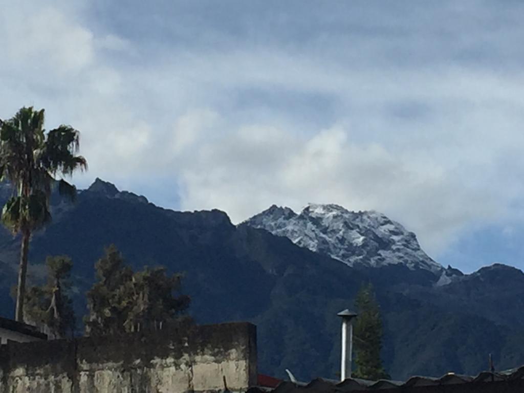 leoperiodista's tweet photo. #14Jul..Las montañas merideñas nuevamente amanecieron con su imponente nevada. # Mérida https://t.co/2DezBpruP6