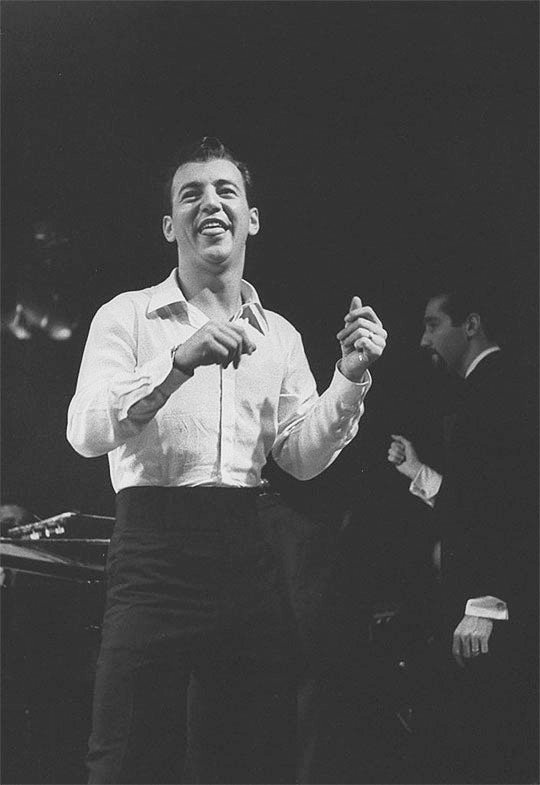 'Cause I want (yeah-yeah, yeah)
A girl (yeah-yeah, yeah)
To call (yeah-yeah, yeah)
My own (yeah-yeah, yeah)
I want a dream lover
So I don't have to dream alone
#BobbyDarin