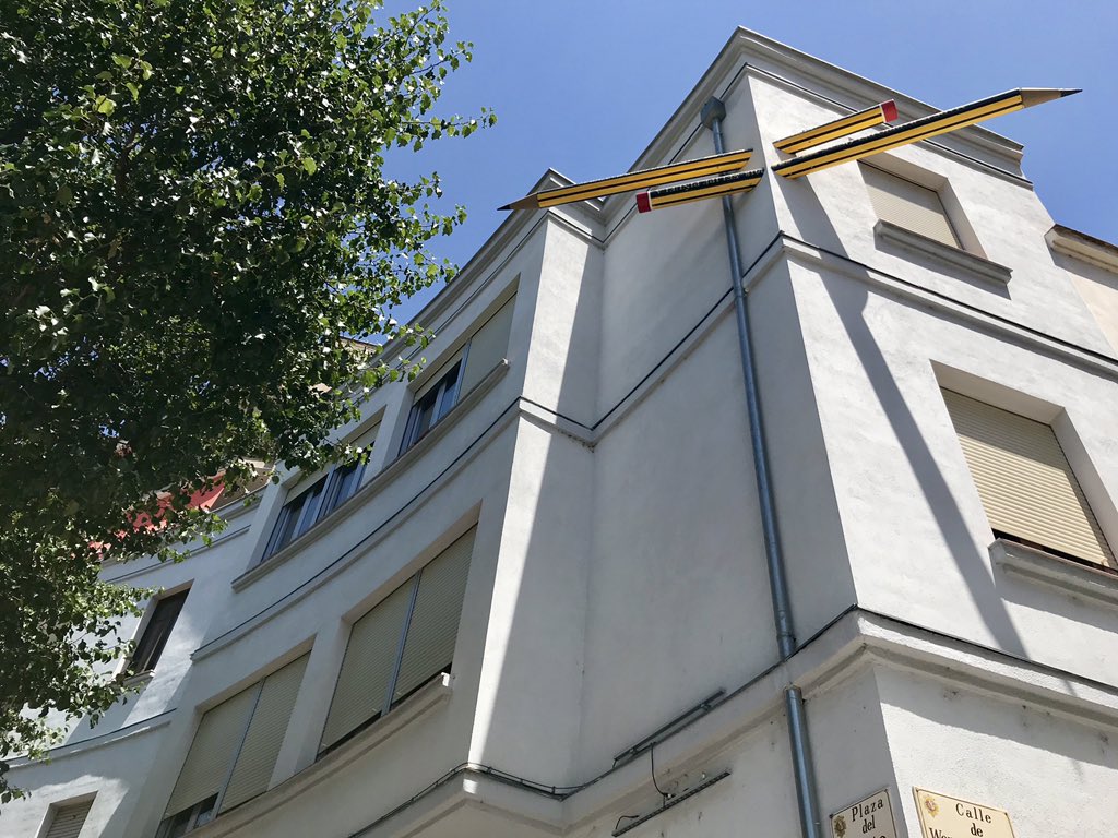 ✏️ Somos #lasalchichería
#salamanca #barriodeloeste #racionalismo #arquitectura #restaurante #barra #cultura #arteurbano #urbanart #spain #foodies #cocinareal #arte #lápices