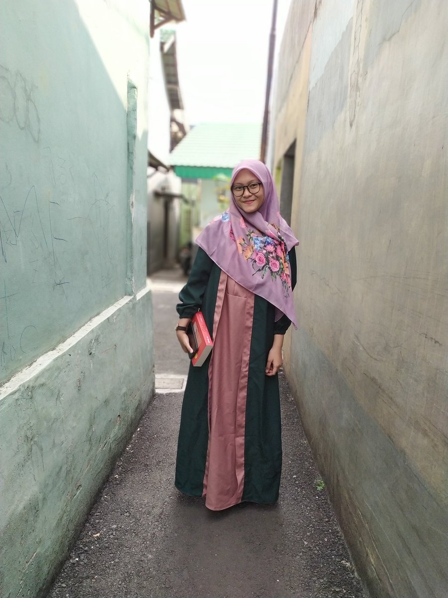 EmakTini's tweet photo. Kondangan https://t.co/XVvF0KPlSc