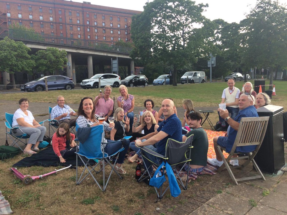 BCSRnewsfeed's tweet photo. Perfect summer evening for out 4th annual #BBQ 🥘🥑🌱🌈 #rowingkeepsyougoing https://t.co/1W6Tqh6YzG