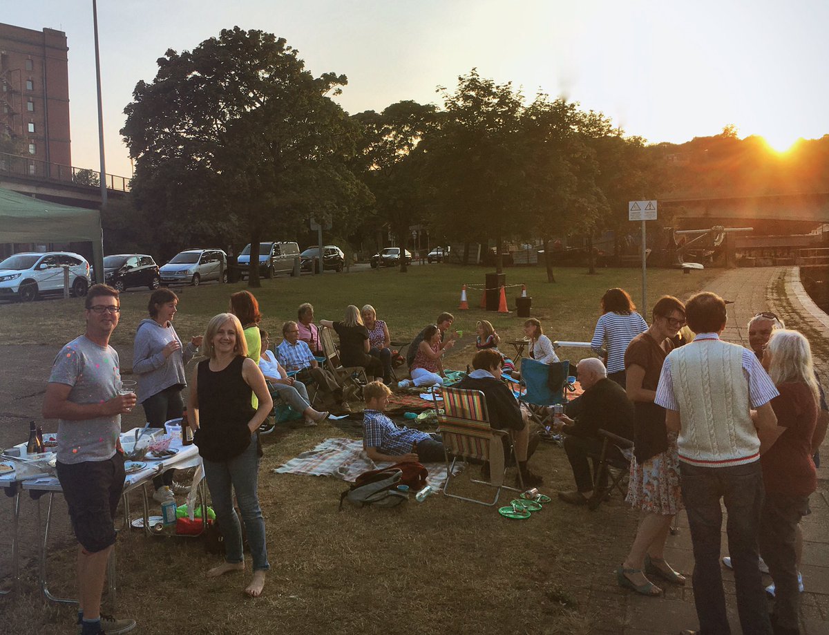 BCSRnewsfeed's tweet photo. Perfect summer evening for out 4th annual #BBQ 🥘🥑🌱🌈 #rowingkeepsyougoing https://t.co/1W6Tqh6YzG