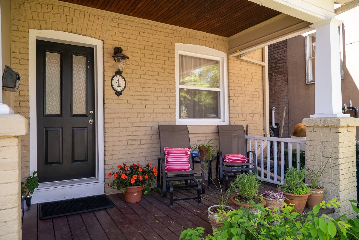 davidweic21's tweet photo. Welcome to this fantastic starter home or condo alternative in a high demand Upper Beaches neighbourhood, just steps to great parks and schools, the Beaches, and transit. This solid semi-detached home is light-filled with an open .. https://t.co/CKwgsqdDzP https://t.co/rGedgNHk4b