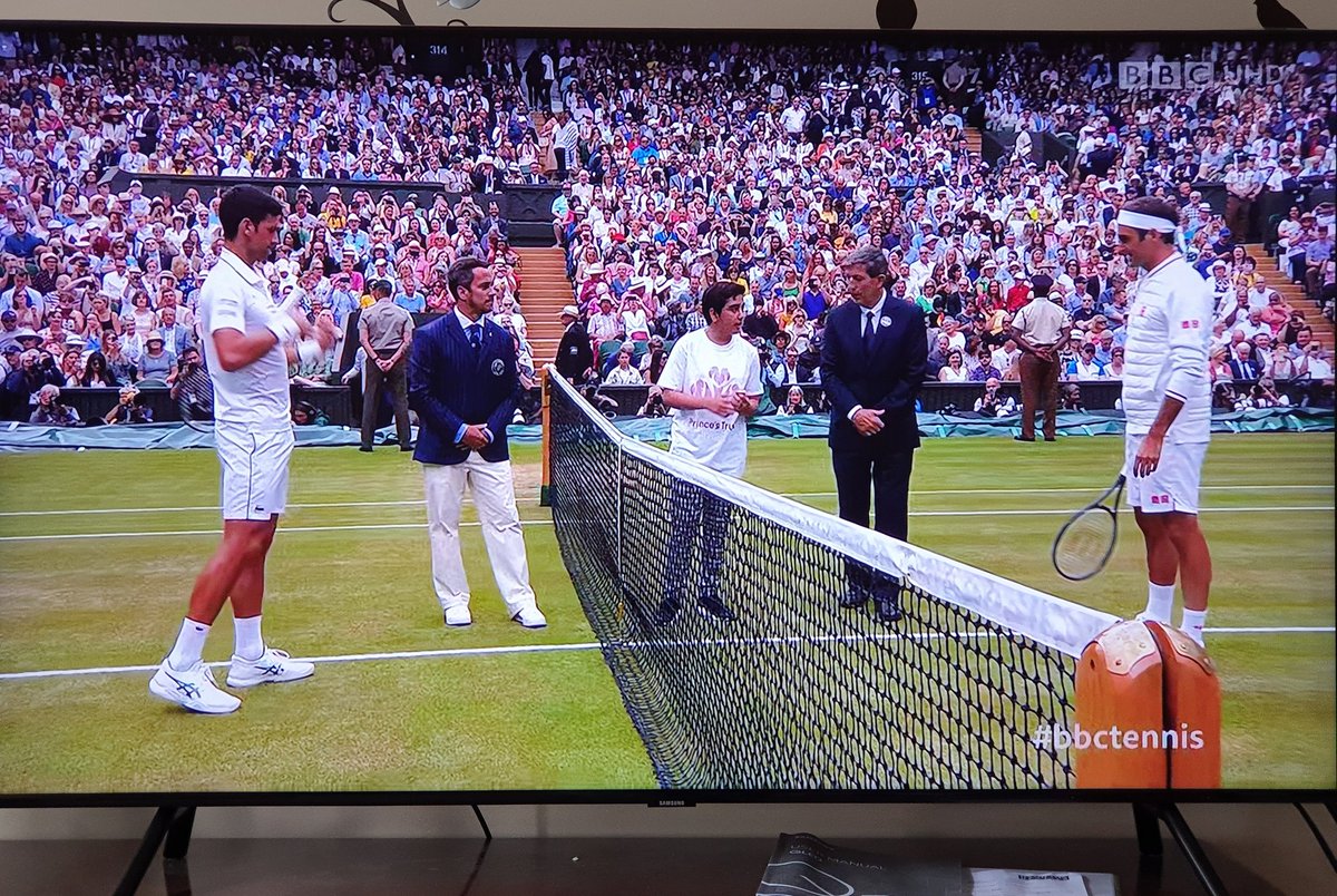 paolopescatore's tweet photo. Sunday side by side Samsung TV comparison in #UHD #4K
👉#WimbledonFinal via iPlayer #bbctennis #BBCUHD #Wimbledon
👉#BritishGP via #SkyQ #SkyF1 https://t.co/J3BhBiuUv0