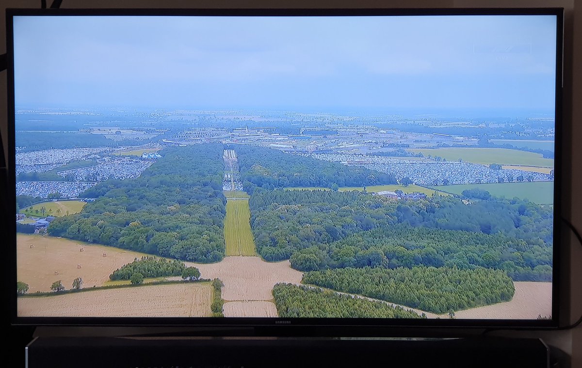 paolopescatore's tweet photo. Sunday side by side Samsung TV comparison in #UHD #4K
👉#WimbledonFinal via iPlayer #bbctennis #BBCUHD #Wimbledon
👉#BritishGP via #SkyQ #SkyF1 https://t.co/J3BhBiuUv0