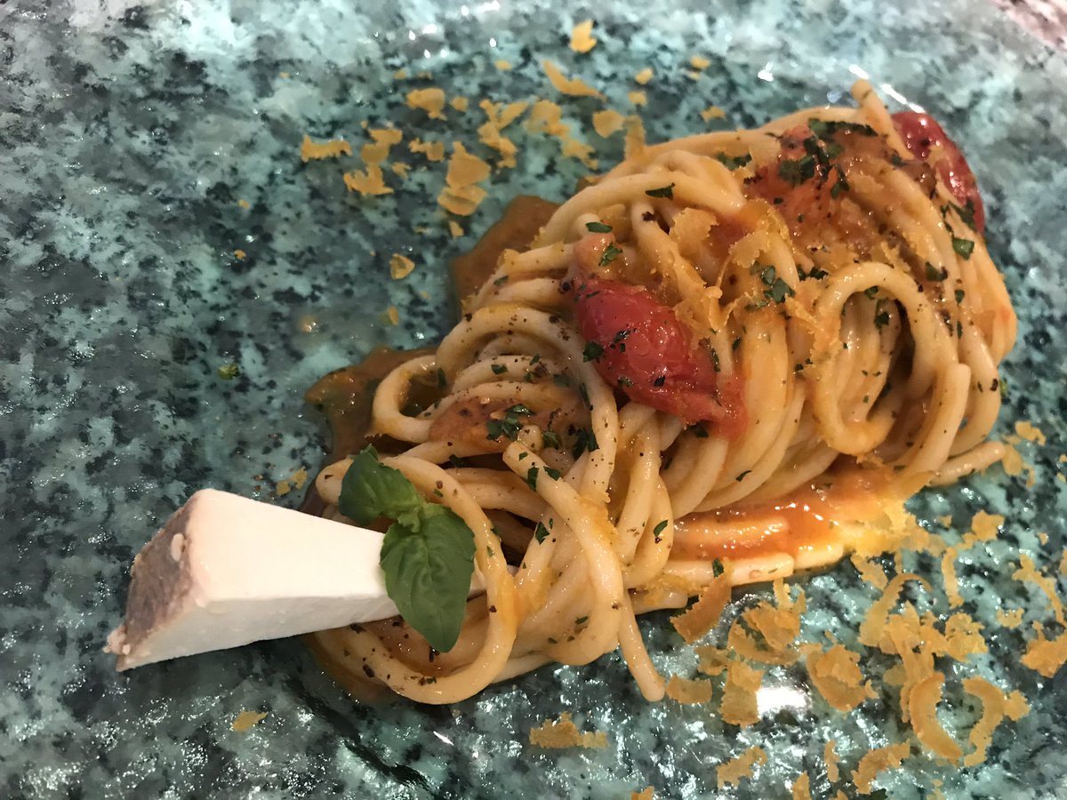 pcatzolaquirin1's tweet photo. ✨Una domenica a casa e allora!?:@spaghettoro con Bisque di gambero 🦐 rosso,riccio di mare🌊,Bottarga e pomodori datterino!uno spicchio di ricotta affumicata((di pecora) ’!”Is pirichittus”🎈 https://t.co/s4uXe0VcYq