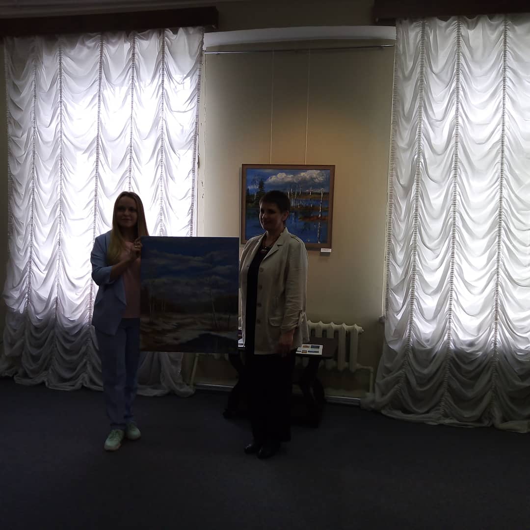 В Заволжском городском художественно-краеведческом музее открылась выставка работ Надежды Жуковой, нашей землякчи. Одну из последних своих картин "Проталинки", написанную в Заволжске, Надежда Викторовна подарила музею