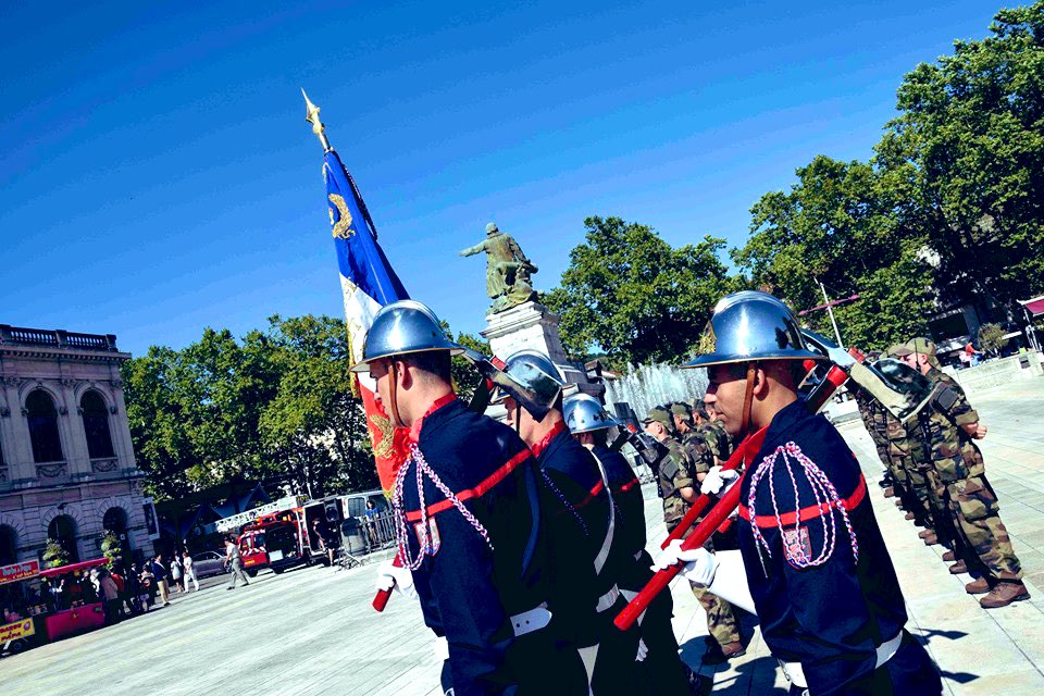 AurelienPradie's tweet photo. Un drapeau. Une devise. Un Peuple. Une Nation. Belle Fête Nationale à tous ! @PompiersDuLot https://t.co/LrbzLviljz
