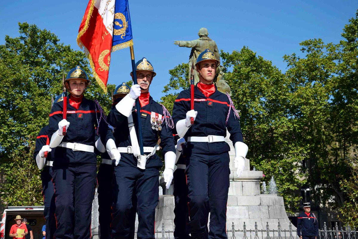 AurelienPradie's tweet photo. Un drapeau. Une devise. Un Peuple. Une Nation. Belle Fête Nationale à tous ! @PompiersDuLot https://t.co/LrbzLviljz