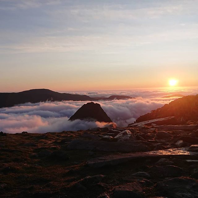 Views worth missing a night of sleep for! #glyderau #paddybuckleyround #adventure #fellrunning ift.tt/2LTfLIH