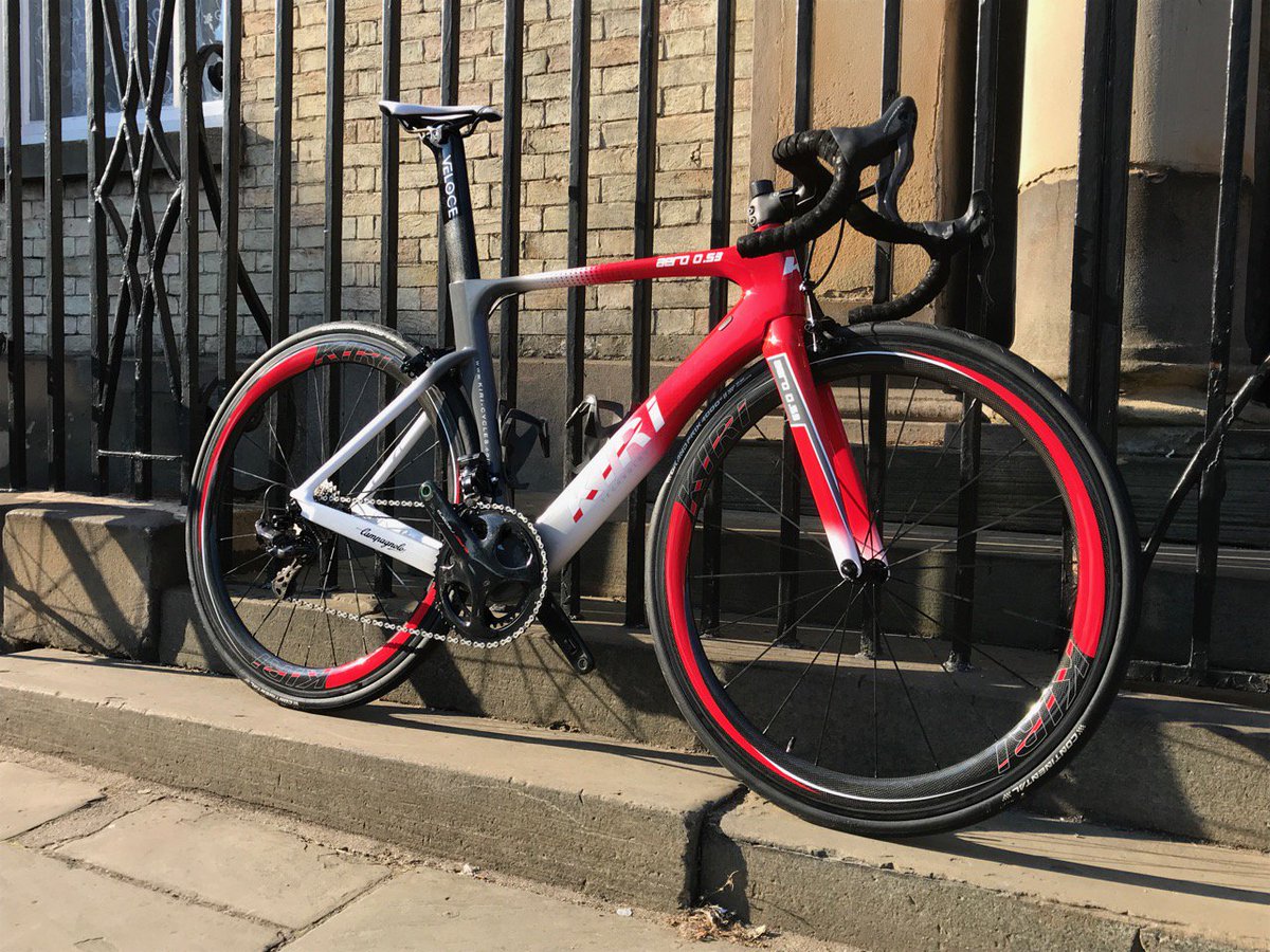 Half of the battle is putting something together that 'just looks right'. We don't think there's any denying that we've achieved this with the AERO 0.53.

In a peloton full of matte blacks, be the rider that bucks the trend.

Real Passion. Pure Cycling.

#bikeporn #tourdefrance