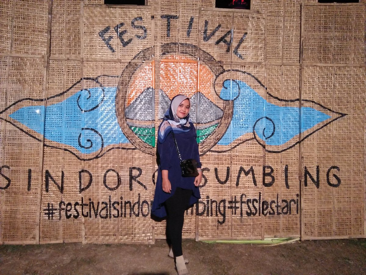 rizkypuspasa's tweet photo. Yang lagi disini tolong sapa aku kalau liat mukaku ya fren 😂
#jifolk #festivalsindorosumbing #fsslestari #exploretemanggung https://t.co/W8ixQSlu94