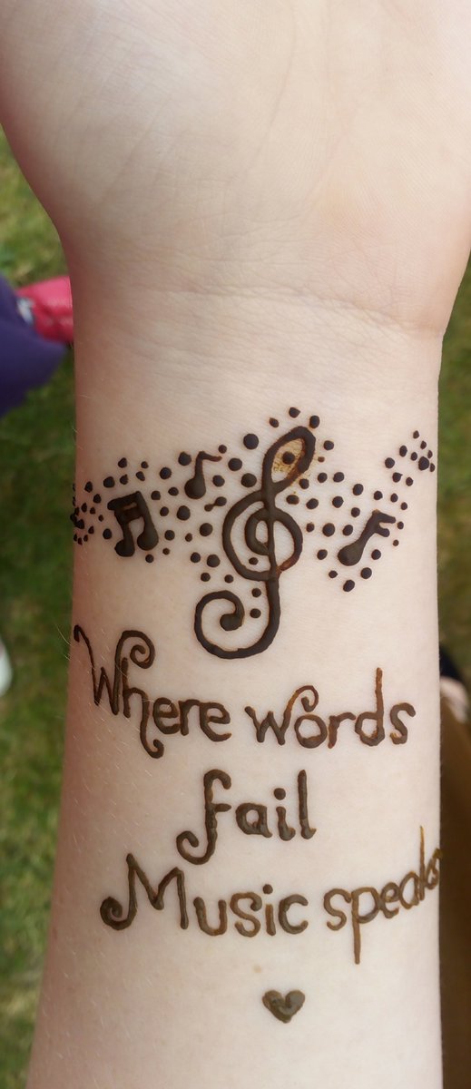 realhennatattoo's tweet photo. Very appropriate choice by musical talent of the future done by @realhennatattoos at this wonderful music festival @evokefestival https://t.co/OV21FGGf3Z