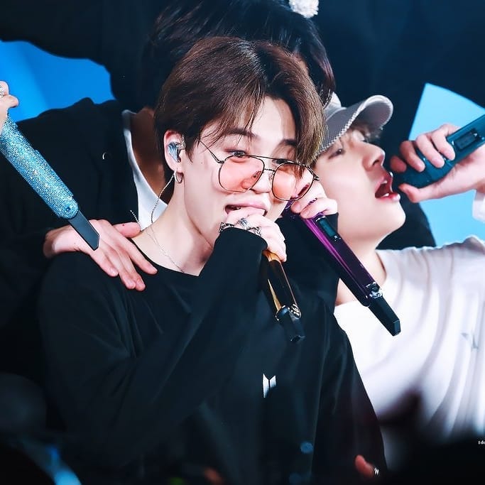 MoudjarG's tweet photo. @BTS_twt I'm so sad😥😥😥😣we want BTS in Algeria is it impossible please we want to see BTS for only one time 
Oh come on we are also a member of the #armyfamily https://t.co/OOSgtuYGGR