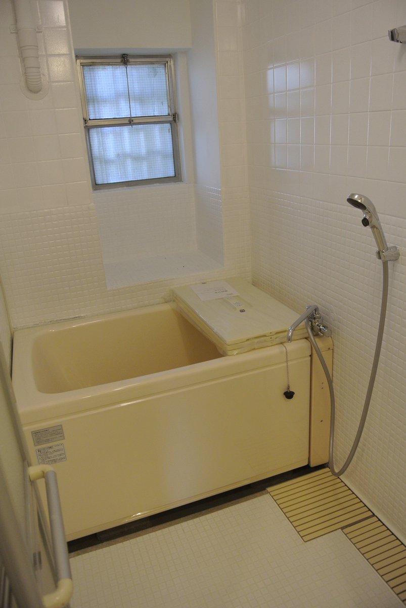 公団ウォーカー てるる 高島平団地のmuji Urの住戸です 斬新な間取り変更を実現するため 換気扇のダクトや 洗濯機排水を隠すボックスの存在感がすごかったですが 無印良品の世界観の中では違和感無しでしたｗ 日本懐かし団地大全