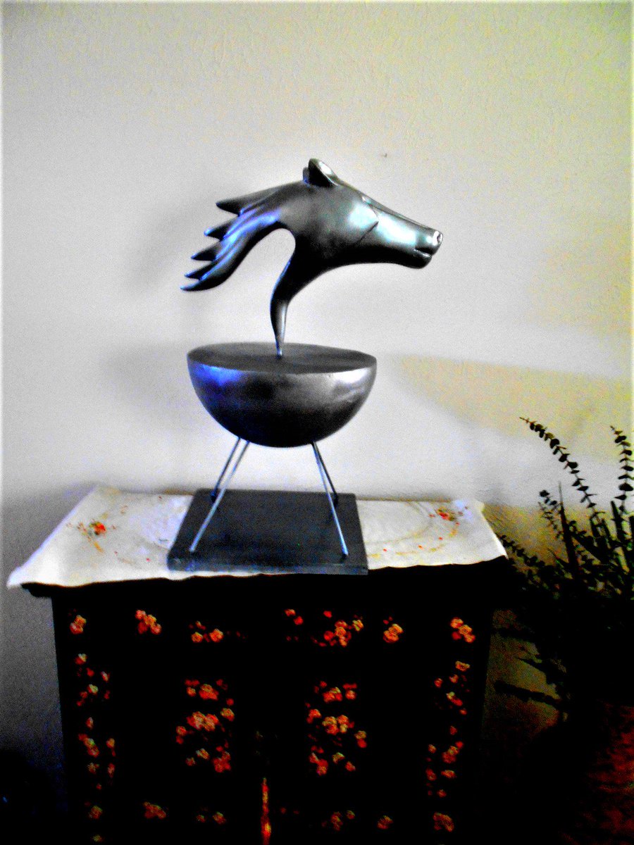 enigmasixstudio's tweet photo. #contemporaryart#horseheadsculpture#fiberglasshorse https://t.co/FBMHXdOlDJ