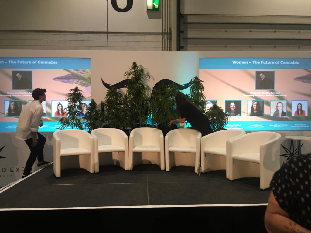 CANN_Talks's tweet photo. Panelists: @drdanigordon @mvialpan Joanna Weaver of BeCann @OhanaCBD @RoisinDel @ScienceSaoirse Milly of Endoboxes
#curatinganewnormal with #blumejobs & friends
5/6 https://t.co/XPR7vtuJPA