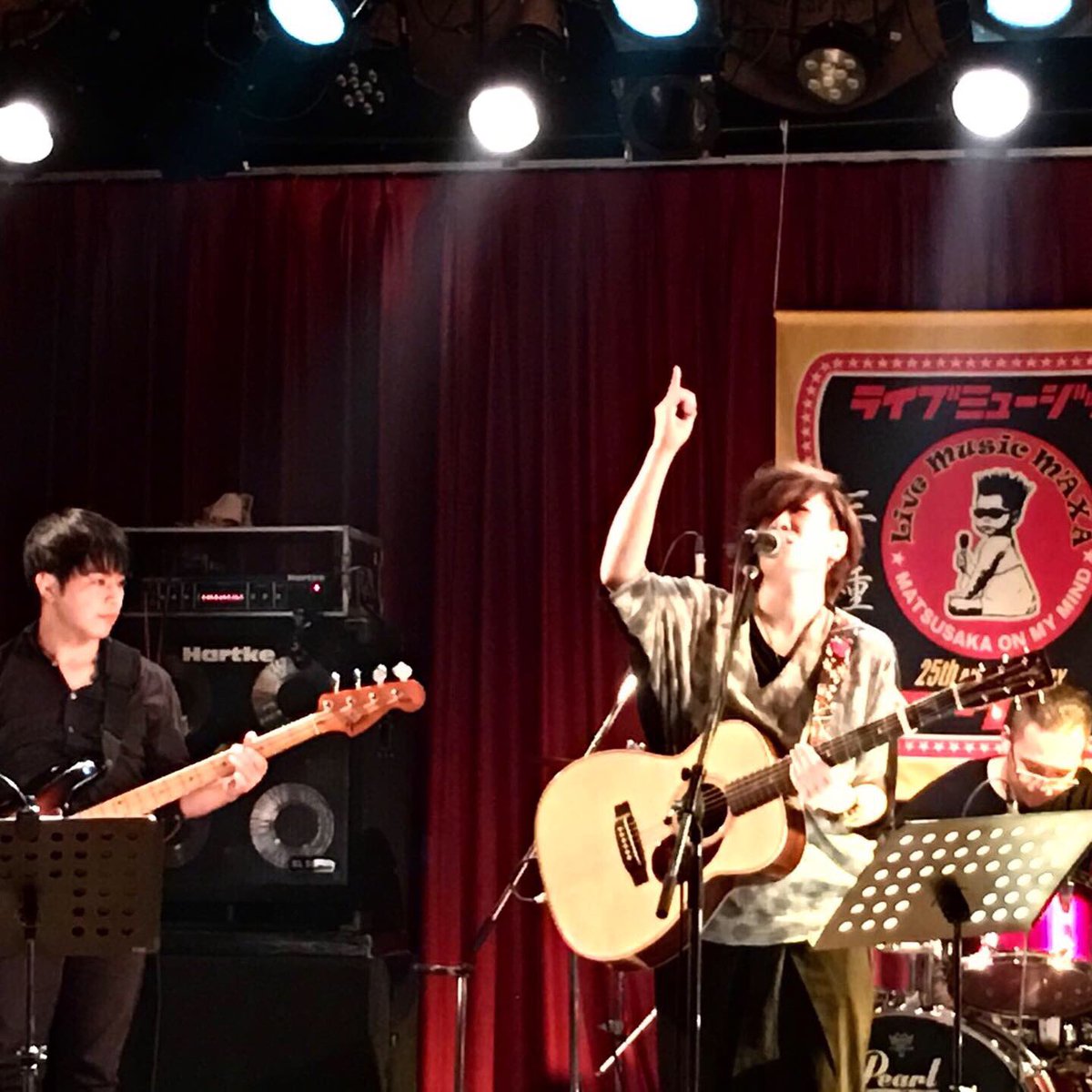 edcel5927's tweet photo. 昨日は、松坂maxaにお越しいただいたお客様、対バンの北井夕子さん、世憂子さん、165R☆さん、スタッフ皆さん、やしこばさん、白川巧磨さん、ありがとうございました。
みんな、あったかかったー(●´Д｀●)

#なつめ #live #やしこば #小林健二郎 #白川巧磨 #松坂マクサ #北井夕子 #世憂子 #165R https://t.co/SbwOzidwYi
