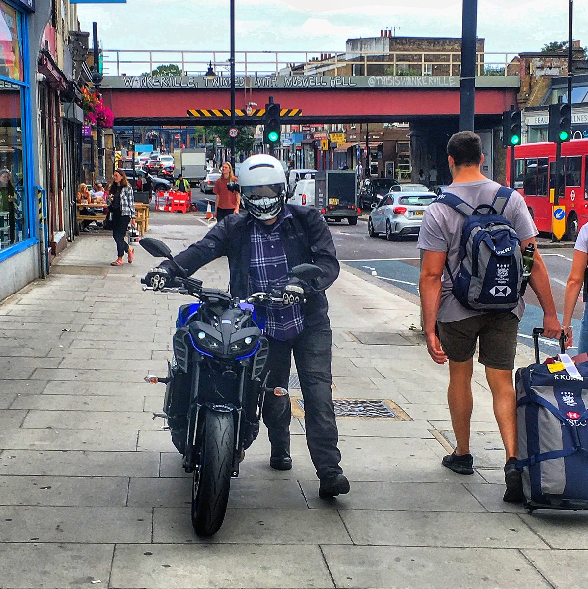 Premises187's tweet photo. Finishing a Yamaha MT09 test ride. Smooth ride. @ArabianRider89 #mt09 #mt07 #yamaha #smoothride #bikelife #ukbikelife #ridelife #mt10 #mt01 #mt03 #fz09 #fz07 #fz600 #fazer600 https://t.co/GqicD4Jqi4