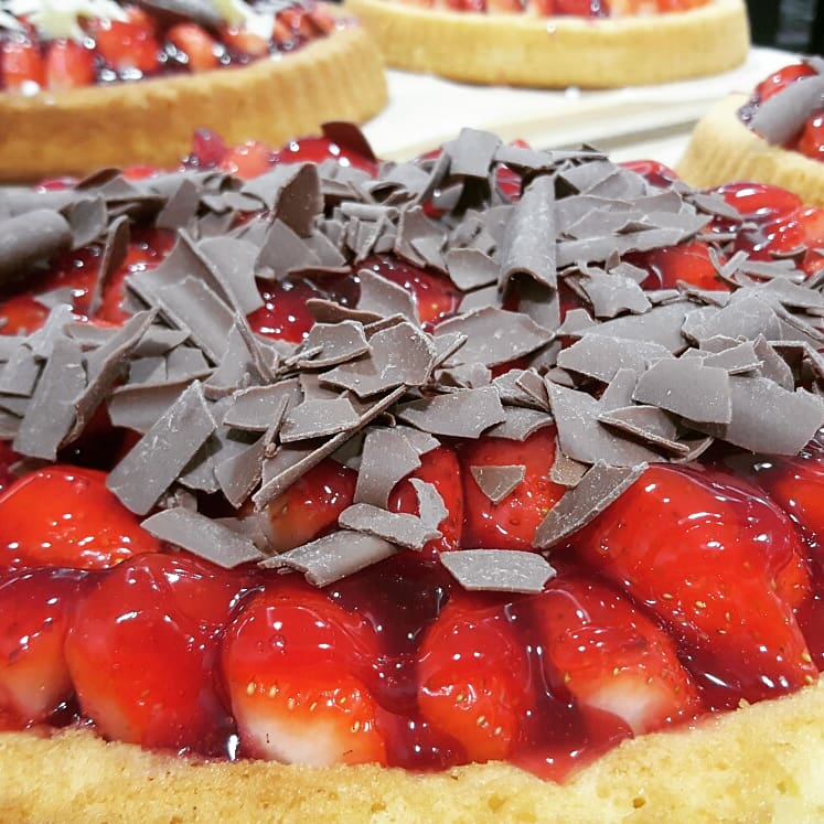 pogoda80's tweet photo. Wimbledon Final and Homegrown Strawberries😀😀😀😀😀 #wimbledonfinal #homegrownfood #strawberries #deliciousfood #havenicesunday #foodblogger @cooktoknow #chocolate #summer #happy #dessert #sweetlife https://t.co/Ki84oUZK6h