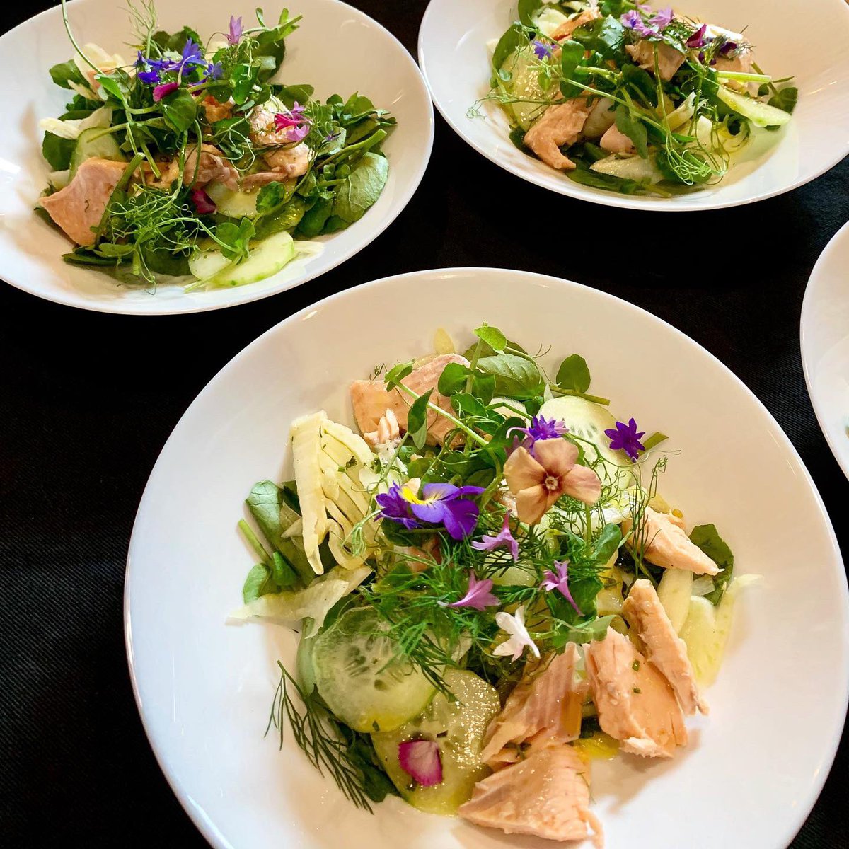 laura_howtocook's tweet photo. Last night’s starter @theginkitchen summer supper with gin cocktails using locally sourced Albury estate trout #Epsomsupperclub #surreyhills #localproduce #atableoutside #dorking https://t.co/KJ22AsBgEI