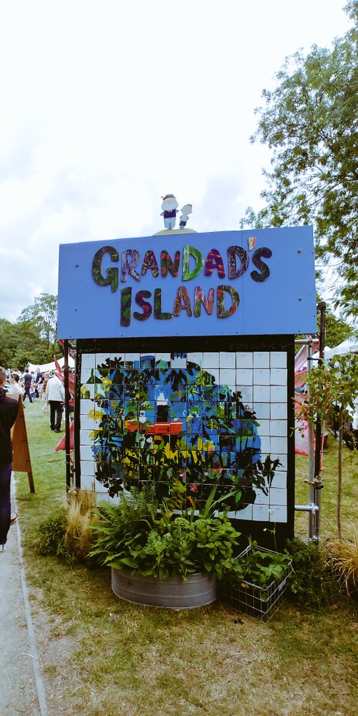 LBWFculture's tweet photo. So much creativity happening throughout the day over at Grandad's Island! Come and introduce yourself to @ArtilleryArts and get involved ✍️

#WalthamstowGardenParty
#wfculture19 https://t.co/GJX2QZDCqf