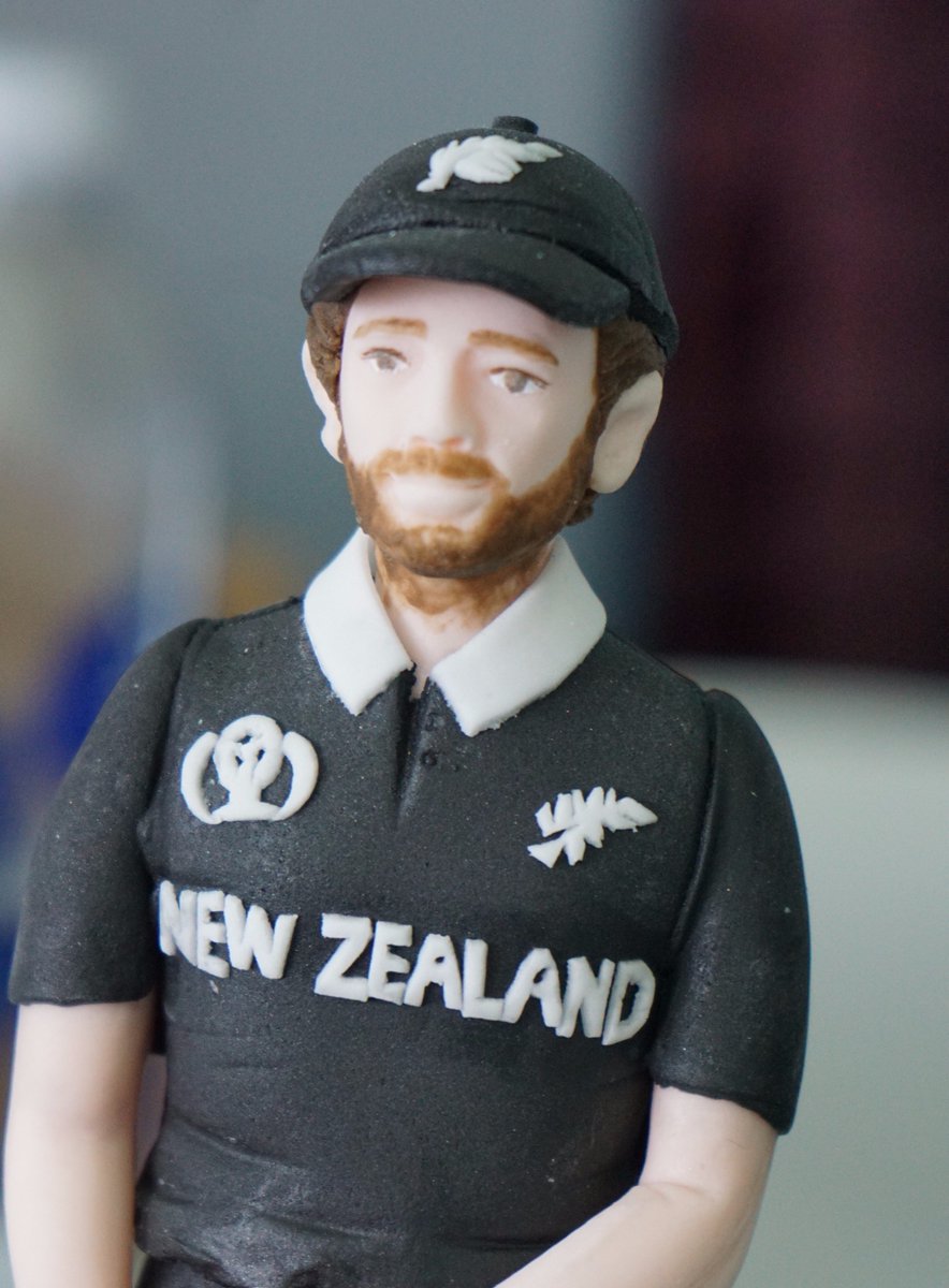 Blimey!

Look what's just arrived from <a href="/ClarenceHouse/">Clarence House</a>!

It almost seems wrong to eat it... Almost.

Live: bbc.in/2LkFR7U 
#CWC19 #bbccricket #ENGvsNZ