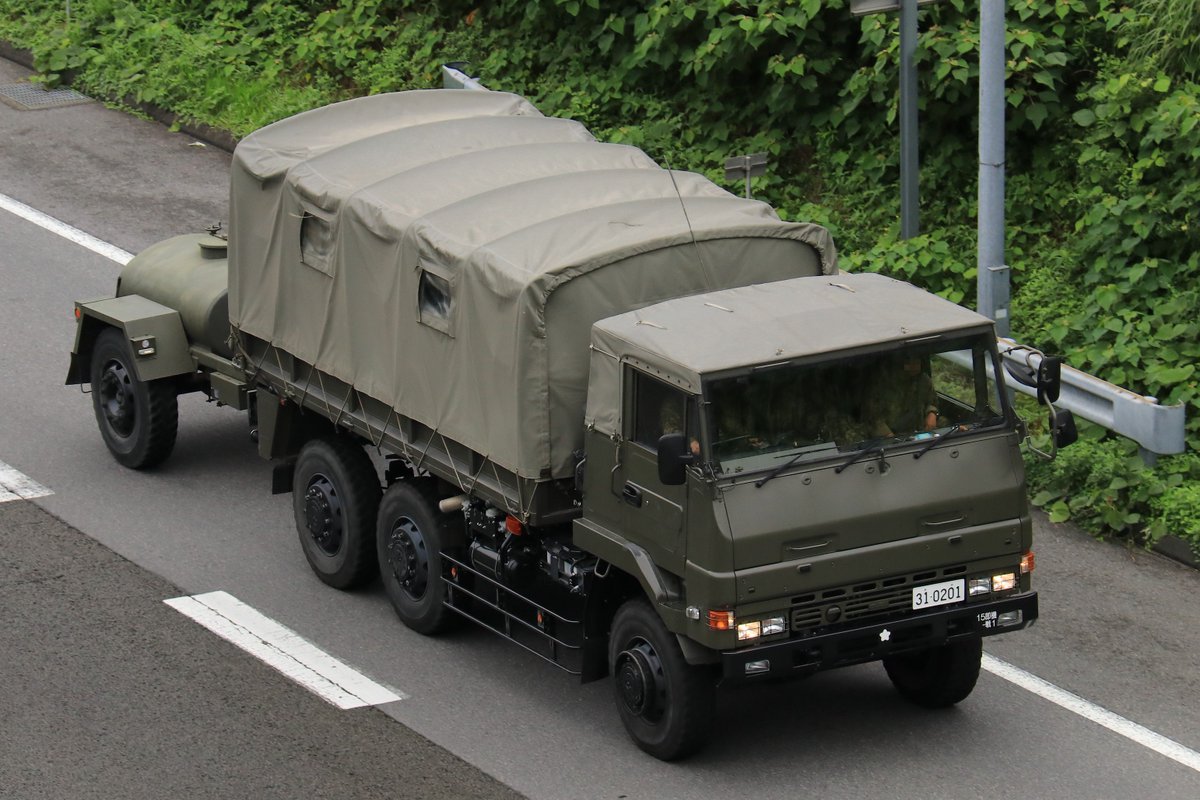 1/35 陸上自衛隊 3 1/2トン トラック & 水タンクトレーラー　2 61ruWTsVM8L._UF350,350_QL80_.jpg