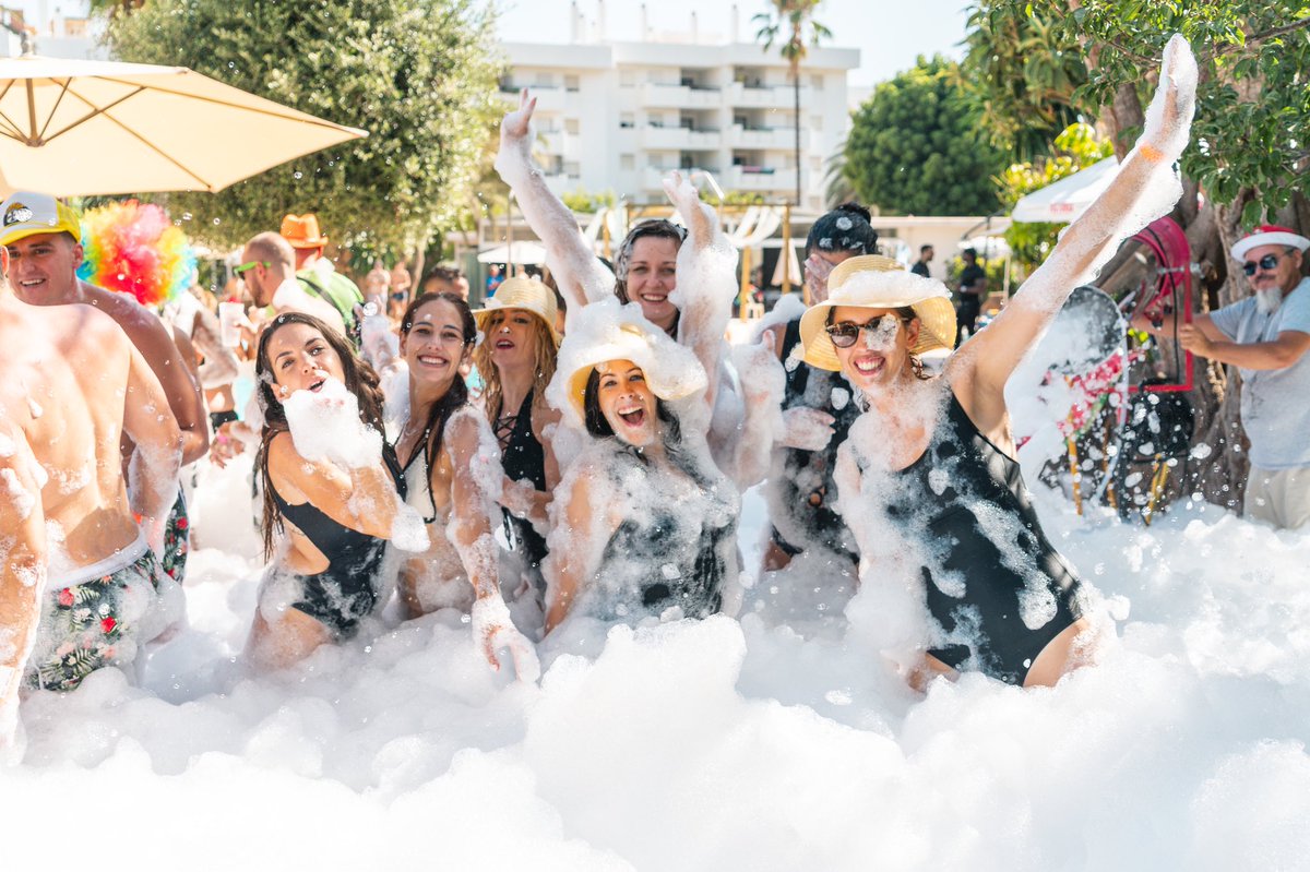 Despedidas_P's tweet photo. 📸 Tenemos unas fotos, que son lo más. Concretamente las de la última #PremierePoolParty con KAÏ LOKO Pool Club. Mañana las subimos todas. ¡ATENTOS! 😍
#poolparty #foamparty #riestadelaespuma #despedidadesoltera #despedidadesoltero #boda #torremolinos #costadelsol #malaga https://t.co/jv73XUp2TB