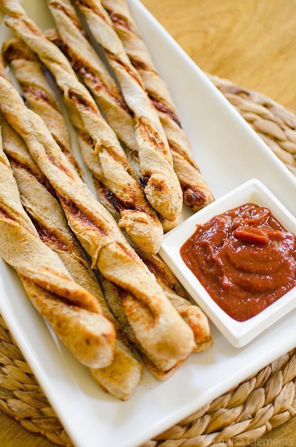Living_Lou's tweet image. Homemade pizza twists are a fun snack!

Recipe uses pizza dough, pizza sauce, mozzarella + Parmesan cheese. This is how to make them &amp;gt;&amp;gt;buff.ly/2oOU1k7
#ad #snack