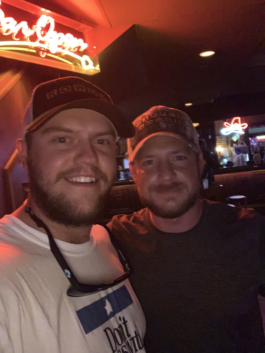 RealJMurphy's tweet photo. Decided to head over to Coyote Joes after a great damn concert last night in Charlotte and ran into a pretty good guitar player. @callme_raymond @codyjohnson and @lukecombs put on a hell of a show! #DontTemptMeWithAGoodTime https://t.co/mXJ5YkfBcK