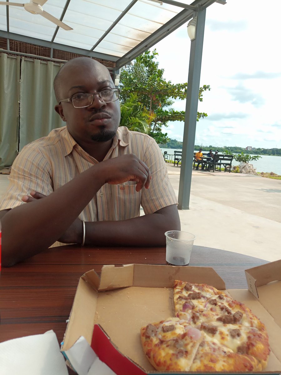 richardalijos's tweet photo. And here's to dear @Miz_Conquer without whom I'd not have been able to make it to @alitfest_ yesterday. Thanks God Her Worship, The Deity In The Flesh, accept offerings by pizza. #ALitFest19 https://t.co/6lMPu5uFBo
