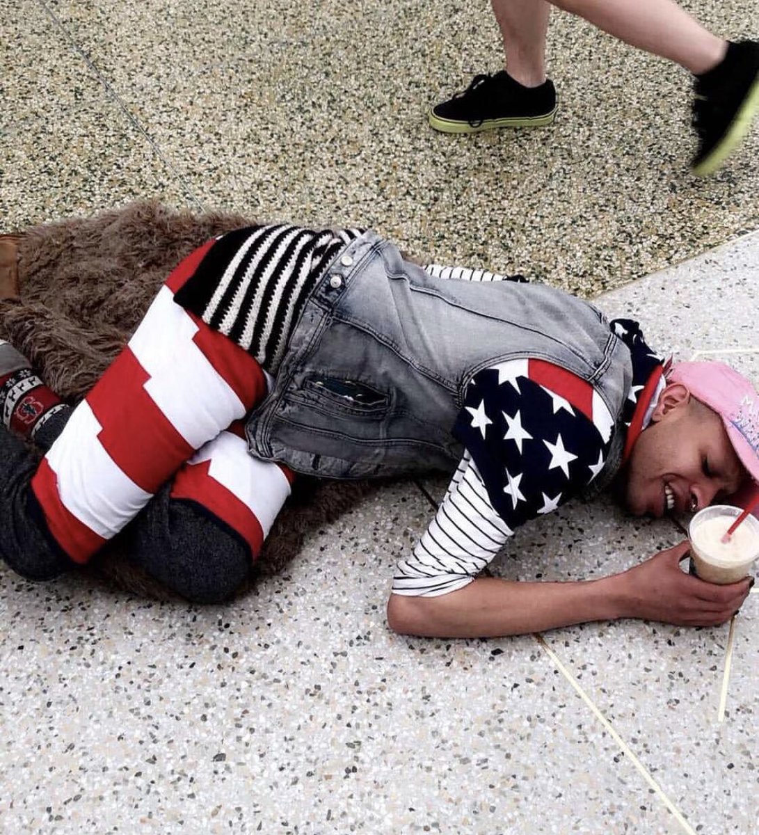 OddlyYvie's tweet image. Mood