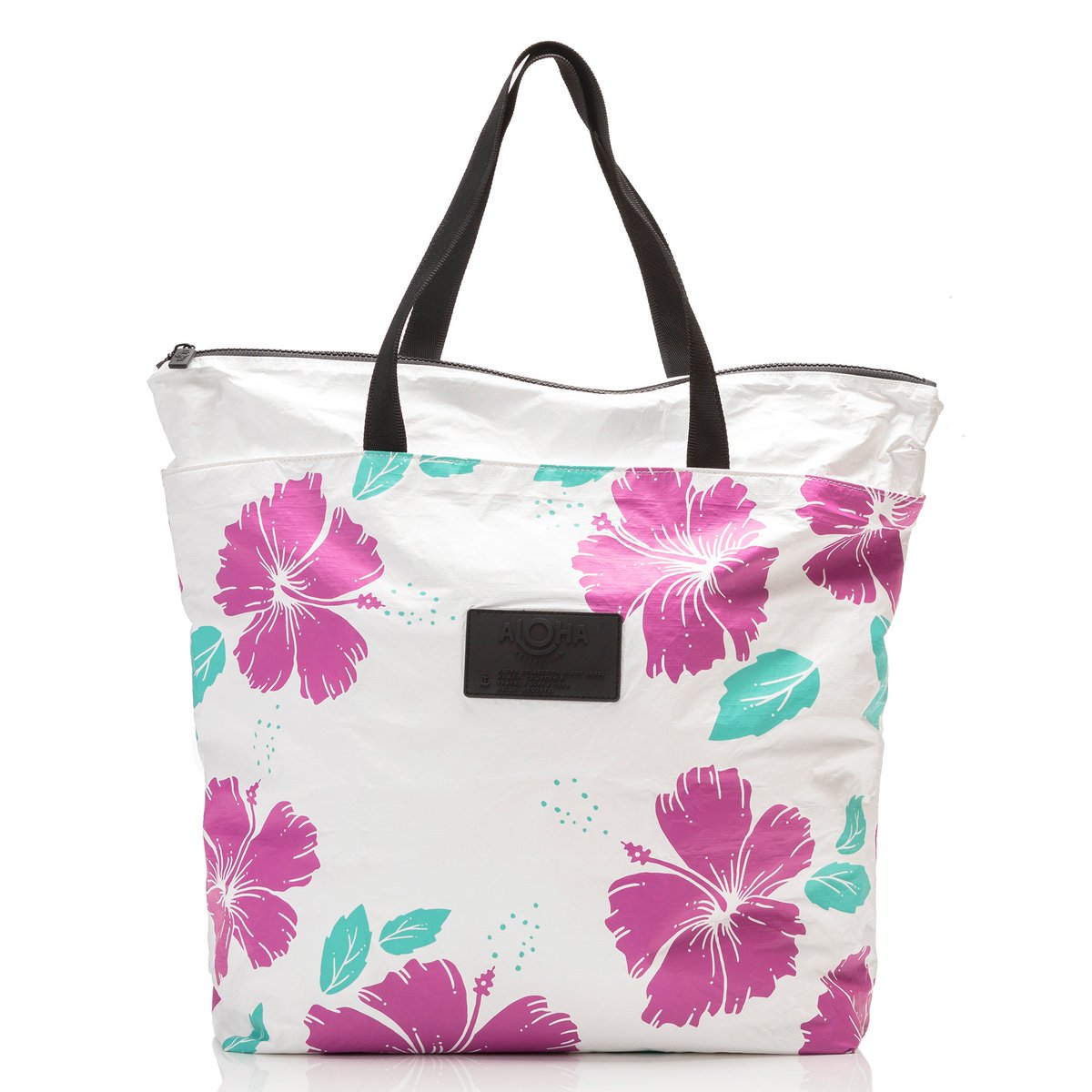 aloha_ca_hi's tweet photo. Summer adventures with our NEW Hibiscus Day Tripper Tote! 🌺✨ 🌺✨
#alohacollection #travellightwithus #splashproof https://t.co/gjxemL0WEd