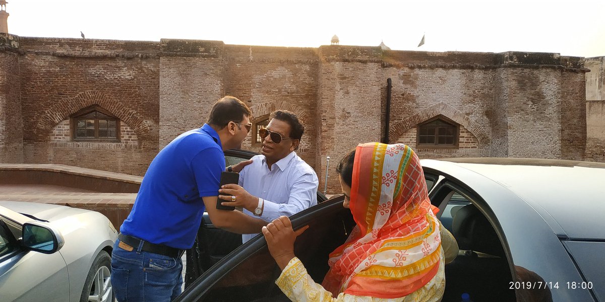 hamzabutt883's tweet photo. #CEO #PakAims #travels & #tours welcoming @srilankan @Ambassador to @Lahore
#SadiqSabir arranged a #trip to @oldlahore with @WCLAuthority to promote #Tourisme of @Emergingpk
#SriLanka #Pakistan relations will soon go to new heights soon
@Amazing_pk @pid_gov @AtifKhanpti https://t.co/tlPiTSJpbS