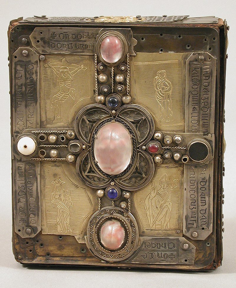 Donahue/Donoghue from Donnchadh, "brown-haired warrior"! Popular surname; 8 O'Donoghue tribal areas in Ireland e.g.  @TheScript_Danny! Brian Boru had son with this name; Donnchad mac Briain. Shrine for Stowe Missal reads: Pray for Donnchad mac Brian, [Pray] for the King of Ireland