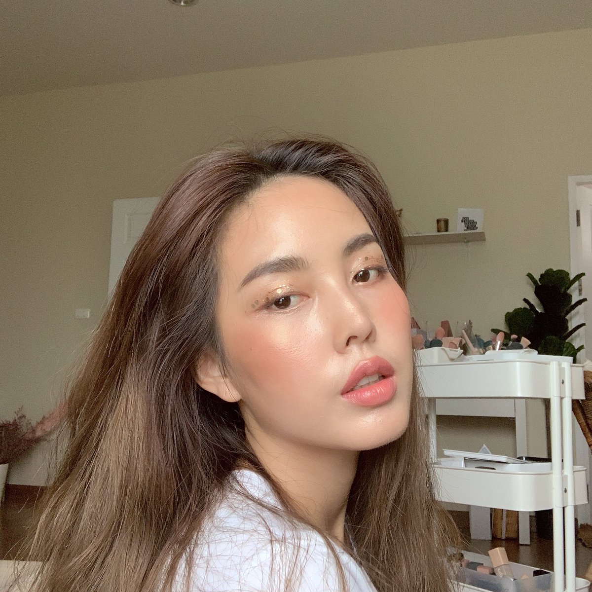 bew_varaporn's tweet photo. Golden Retriever 🌟 #varamakeup https://t.co/BwSZStGh0B