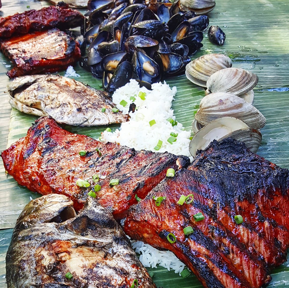 KalyeDc's tweet photo. "KAMAYAN" - Tagalog word of the day.
.
.
#kamayan  #itsmorefuninthephilippines #KalyeDC #dcnomster #districtofcolumbia #KalyeDC #yummyfood #pilipinofood #yummyph #gastro #foodgram #foodiesofinstagram #pilipina #washingtondc #dceaters  #dcgastro #dcnom #dcporn  #districtdelicious https://t.co/G6Tjrx9dBV