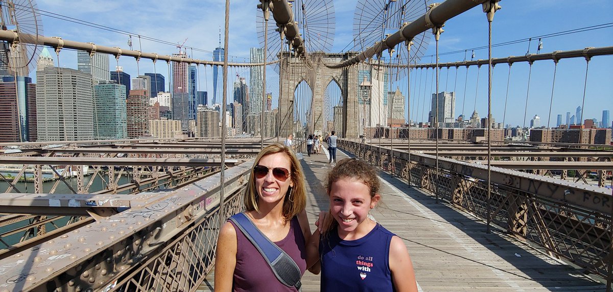 UVMELON's tweet photo. Warm morning for a walk across the Brooklyn Bridge. https://t.co/ipLUGjtHLc