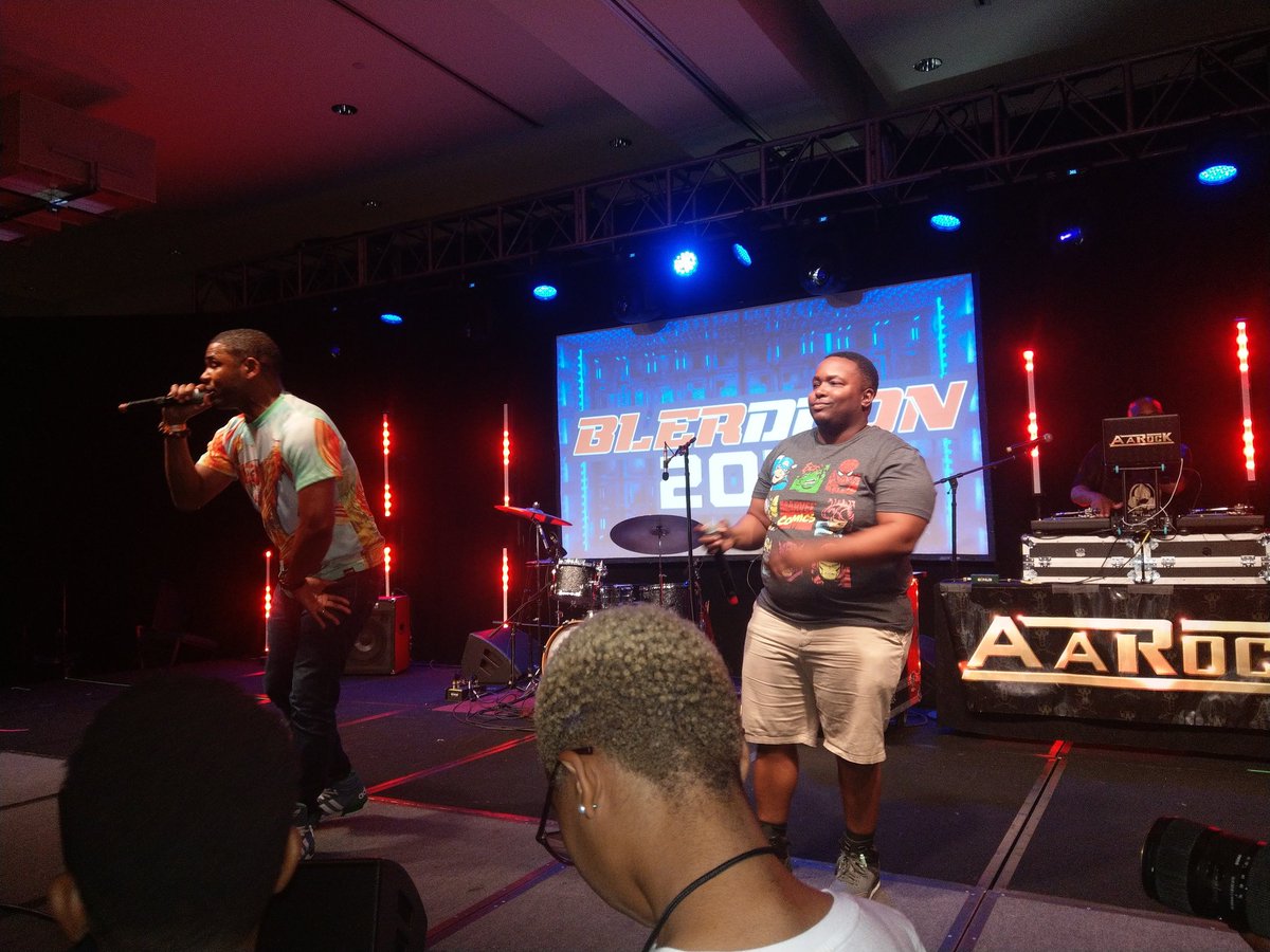 SoulcialD_Ent's tweet photo. Photos from the @IamSubstantial and @SapphicSteph concert Ft. @djaarock
@blerdconDC 2019
#Music #BlerdCon #BlerdCon2019 #HipHop #Concert https://t.co/7n2klwZcK5