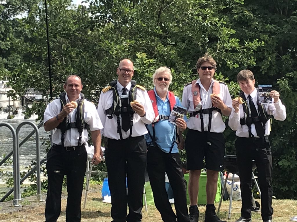 BarryRussellEA's tweet photo. Great afternoon at #Templelock for #HamburgerswiththeHarbourMaster! An opportunity to meet with our customers and hear how things are going whilst giving them a free burger! Matt and volunteer Andrew doing a cracking job! https://t.co/np134sQ0Ah