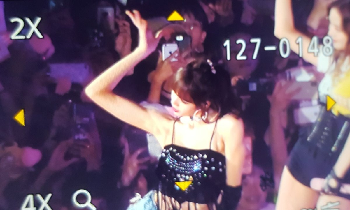 pokpakiscoming's tweet photo. [Preview] 190714 BlackPink encore concert. 

This bonus for my girls. 😜

#ROSE #JENNIE #JISOO #LISA #BLACKPINK #BLACKPINKEncoreinBangkokday3 https://t.co/qbwabaWU4y