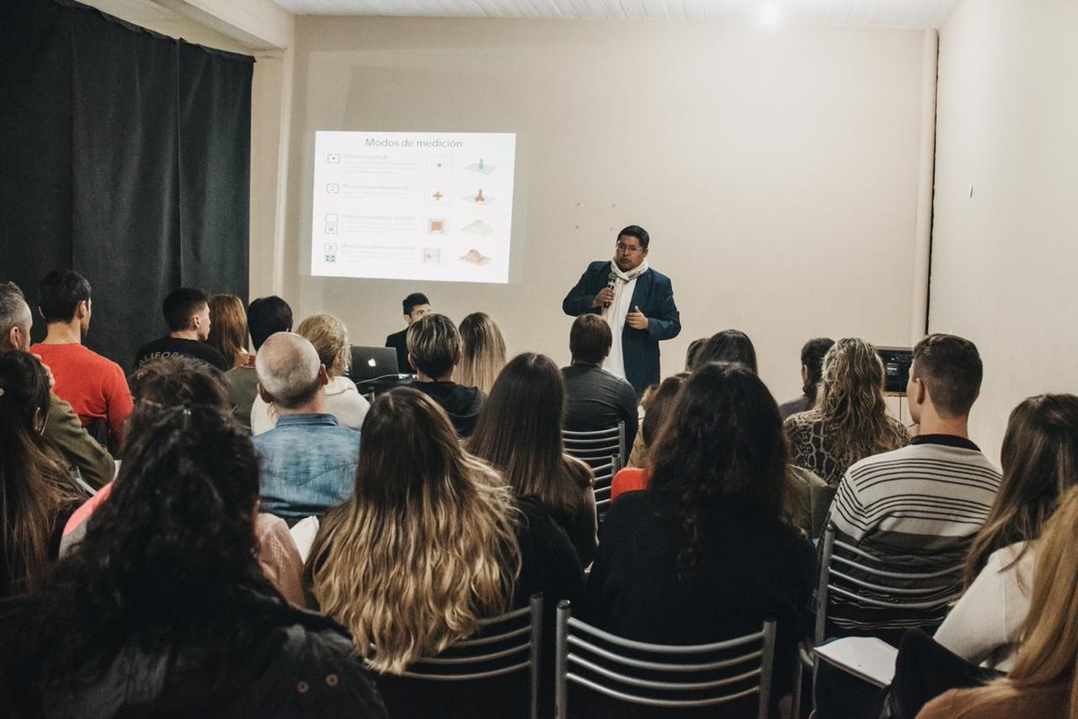 RSCristianas's tweet photo. 🚘👉🏻Hoy viajamos a la ciudad de #VillaMaría, a 150 km de la capital cordobesa, para capacitar a un fantástico grupo de emprendedores y profesionales. 🙌🏻🔥

¡Vamos por más! 💪🏻 #Workshop https://t.co/2ZTxDNko2p