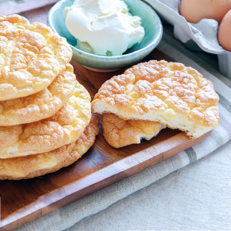 TLSWeightLoss's tweet image. Sandwiches, flatbreads, or toast 🥰 Whatever you use it for,  #CloudBread is a simple, bread recipe that’s #highprotein, low-carb, low-cal, AND #glutenfree! ☁️ ow.ly/Rgrf50uR7Vc