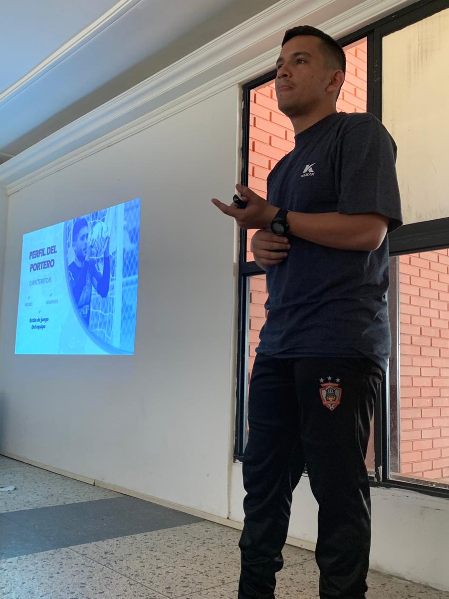 masfutsalweb's tweet photo. #FutsalModerno Sigue la sesión de los expertos de @masfutsalweb 🙌🏻
@canigia39 y @20Jbaez suman metodología para los asistentes al primer encuentro celebrado en el Colegio de Abogados, MARACAIBO 🇻🇪
@ScalabroFS @IlichS13 @GolUio @adostoquesfut @Guille263 @LuisMelville @DanielPrat https://t.co/6MtFlbWddv
