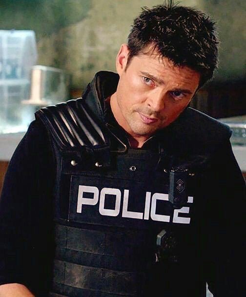 DiannaMims's tweet photo. @KarlUrban #almosthuman post because I do what I want! #KUrbees https://t.co/iPzRRg1ylP